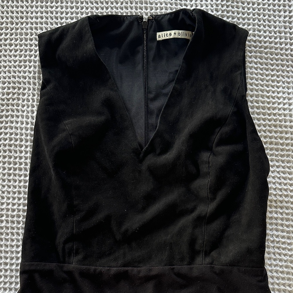 Alice + Olivia Black V-Neck Bodysuit - Picture 2 of 7